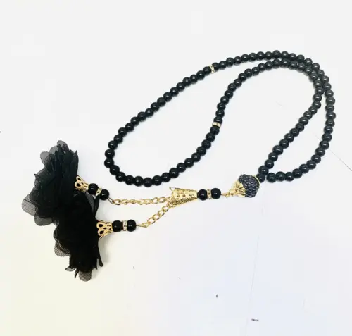Svarta Perler Tasbeeh med Blommor (99 pärlor)