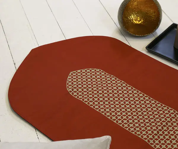Röd exklusiv Mashrabiya designerbönematta