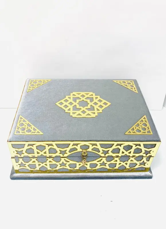 Große Koran-Geschenkbox in Hellgrau mit Golddetails