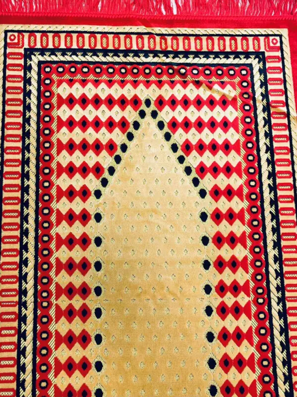 Gebetsteppich aus rotem Samt mit Beduinen-Design