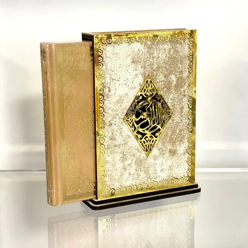 Lyxig koranhållare med koran i ljus/guld marmorlook