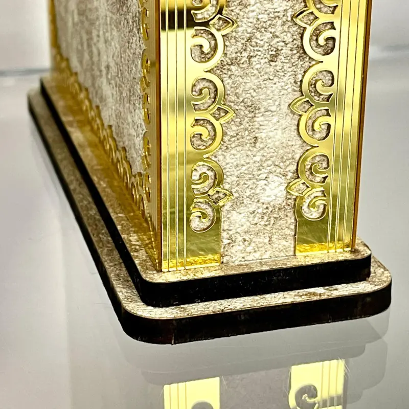Lyxig koranhållare med koran i ljus/guld marmorlook