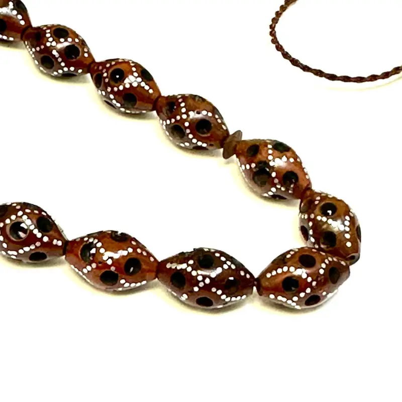 Haselnussbraune handgefertigte Luxus-Tasbih mit echtem Silber, 33 Perlen