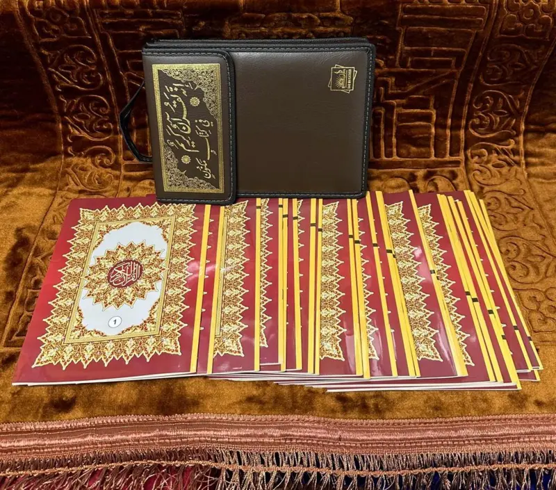 Arabischer Koran in 30 Teilen mit Lederetui, braun