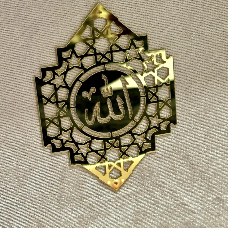 Stor Koran-presentask i ljusrosa med gulddetaljer