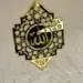 Stor Koran-presentask i ljusrosa med gulddetaljer