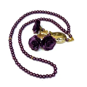 Lila blomster tasbih med gulddetaljer, 99 pärlor